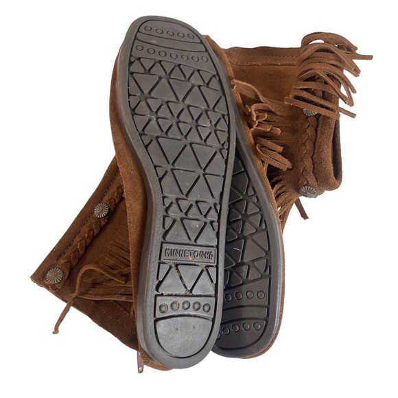 Minnetonka Double Fringe Side Zip Suede Brown Flat Soled Ankle Boot 2360011 - Picture 11 of 13